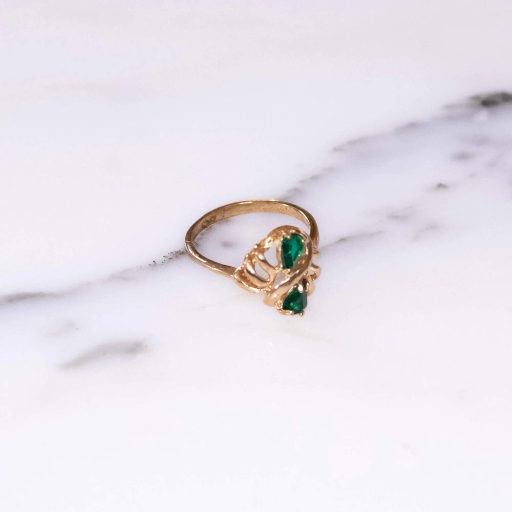 Vintage Emerald Green Pear Shaped Crystal Statement Cocktail Ring Elegant 1980s